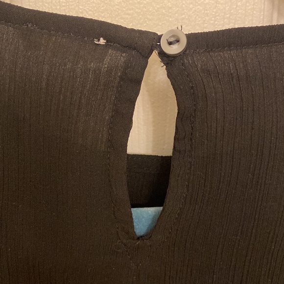 Hollister Cold Shoulder Top - Picture 8 of 9